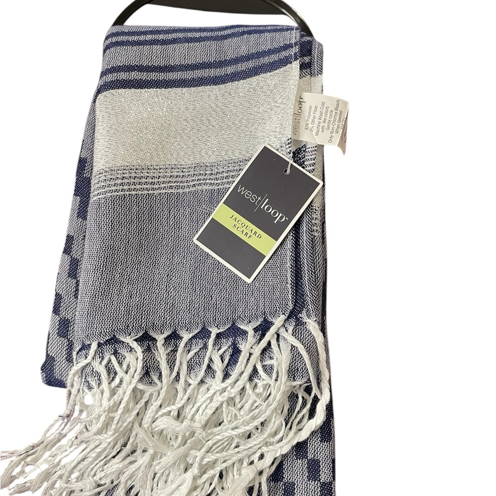 West Loop Jacquard Scarf - Picture 4 of 7